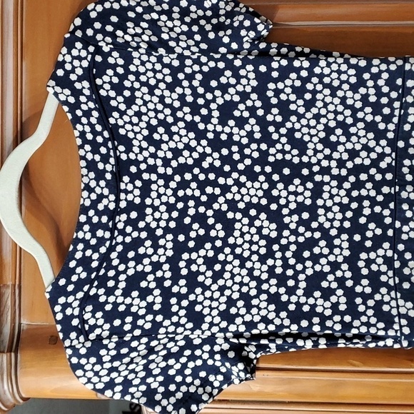 BODEN, navy blue dress with white geometric design. Size 6. Waist band. Short sl - Picture 6 of 10